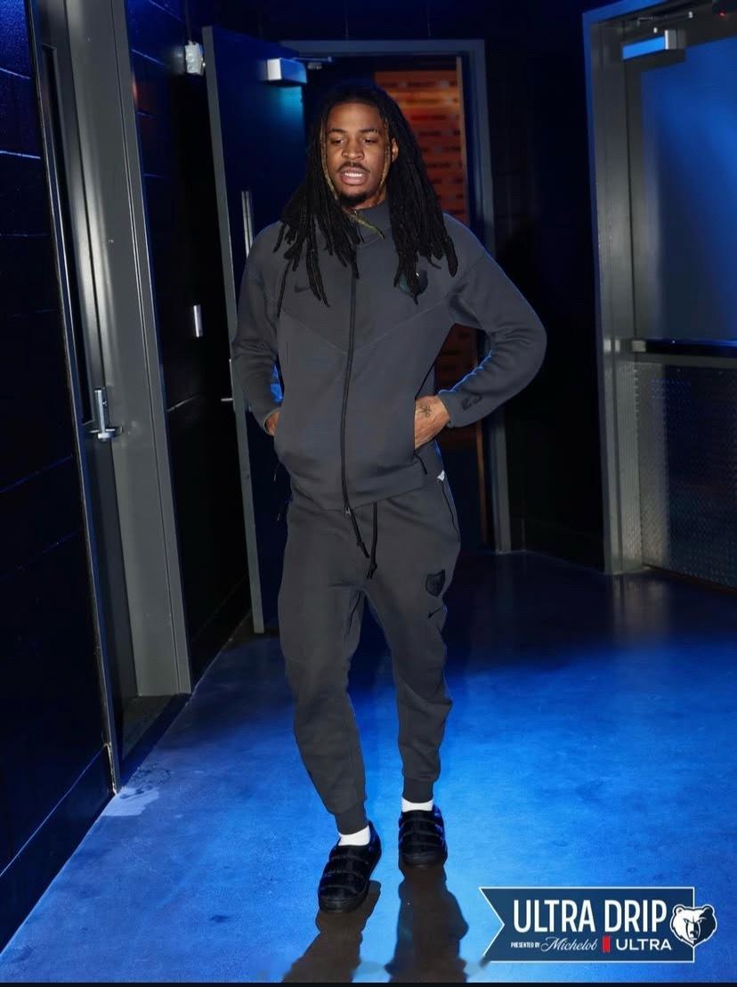 今日莫兰特复出入场照！清纯简单低调，赛场上“干”就是了！加油，Ja ！雄鹿vs灰