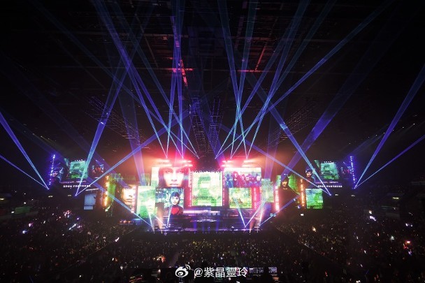 【On.cc】黎明紅館騷開鑼　「紅蘿蔔」手燈有心思天王黎明（Leon）昨晚（22