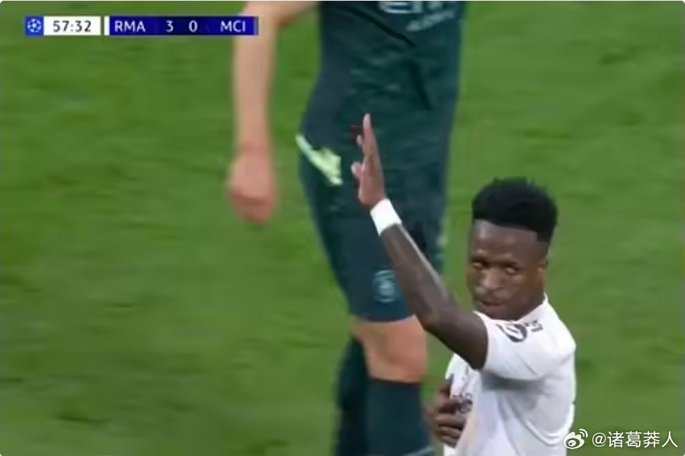 皇马3比0曼城温情一刻！维修斯罚丢点球致歉，伯纳乌掌声回应欧冠焦点战皇马3-0战