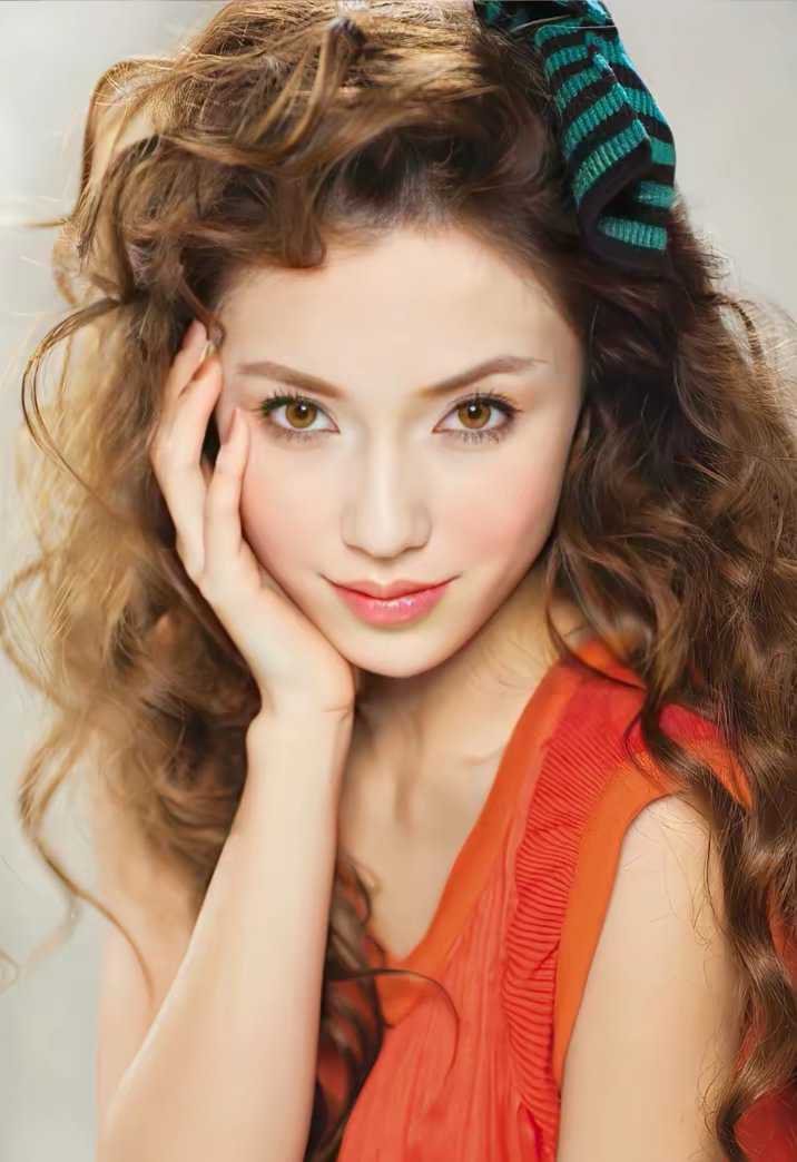 angelababy angelababy 人群自动退成布景，像被风吹散的铅笔画