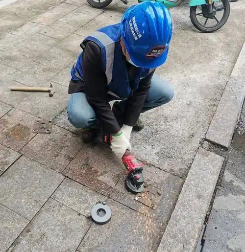 公益拔钉被叫停？做好事需要先打报告？

近日，河南新乡的一位公益博主“天翰（拔钉