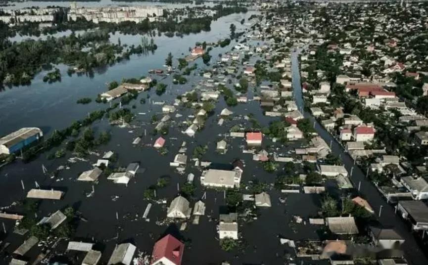 谁炸塌了赫尔松关键大坝？危害相当于1200个西湖倾泻而下，事实令人沉思

来源: