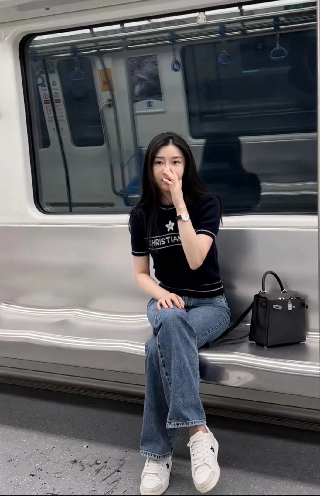 不管你在外是什么身份  农忙的时候要回家帮爸妈收稻子