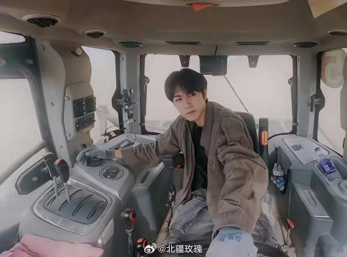 十个勤天沙漠上的愚公移山 从后陡门奔赴大漠戈壁，十个少年躬身治沙，以青春之力对抗