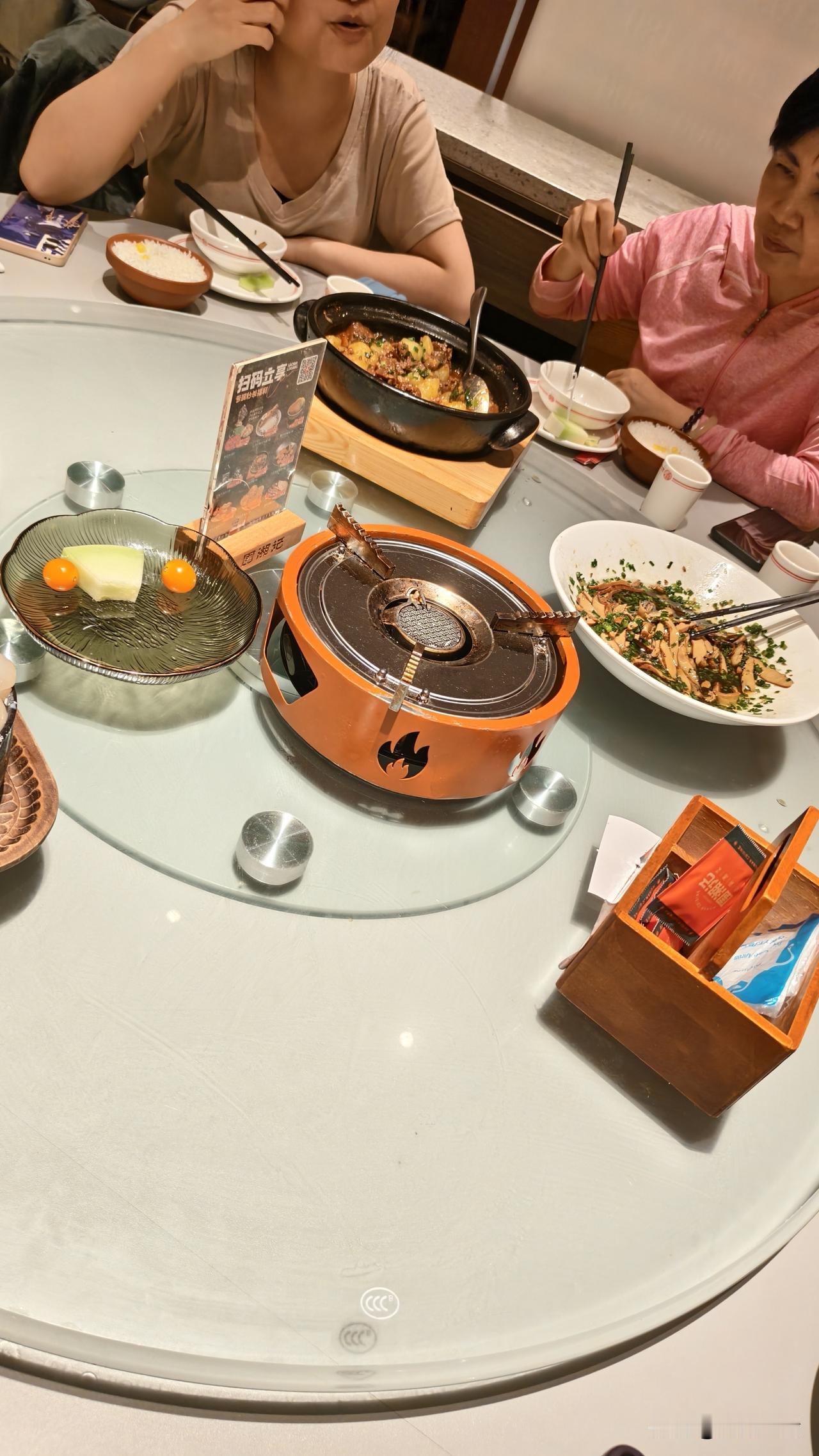 股市最近的情况不错，稍有改观，基本回本，值得高兴，又适逢五一大假，大家相聚长沙，