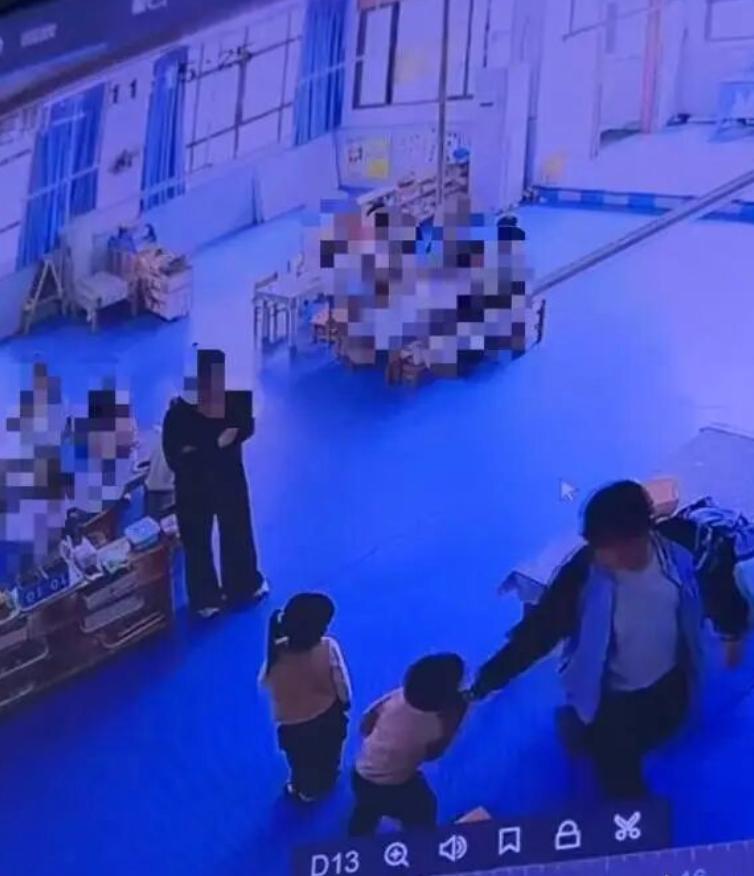 离谱！一学期1.2万的高学费幼儿园，竟曝出老师暴力捏裂孩子耳朵！

本以为高学费