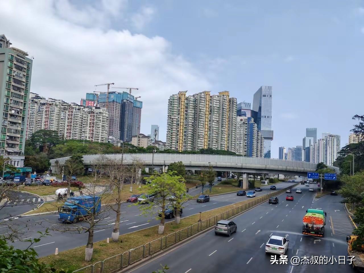 年前卖房，现在开始后悔！

深圳一哥们最近有点烦躁，因为他去年10月份，也就是传