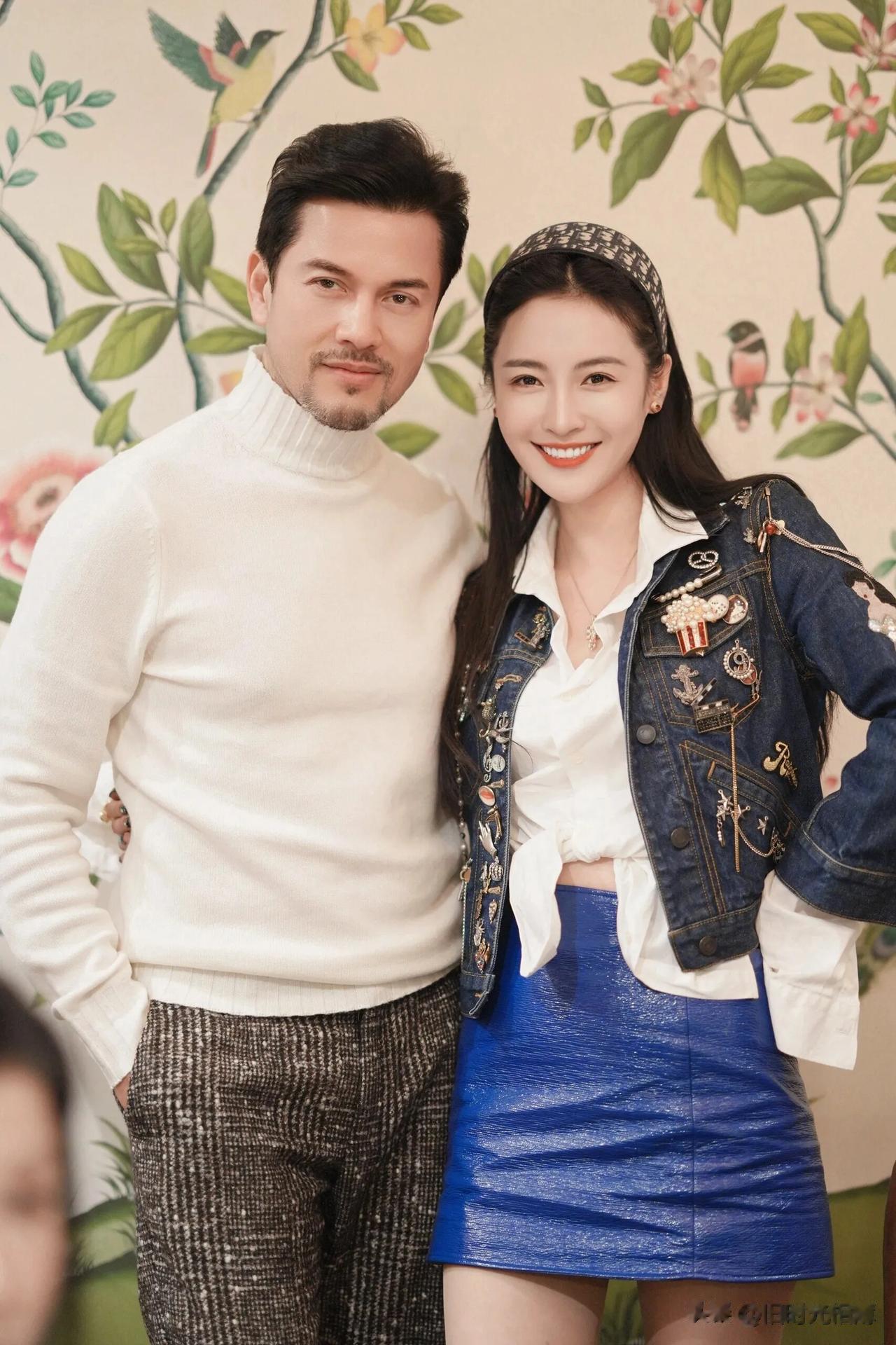 吕良伟怎么跟于正还有交集，桥梁还是他的三姨太孙晶晶[笑哭]同席的还有刘嘉玲，一身