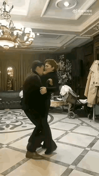 这舞蹈简直是令人发指，让人看不下去，实在是太伤风败俗了。