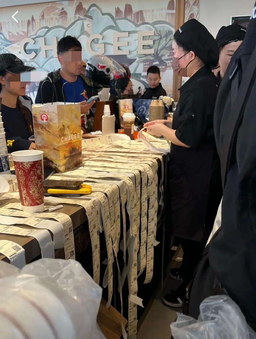 奶茶店做活动爆单后，店员却不涨薪。这种普遍现象合不合理？近日因为一场体育冠军带来