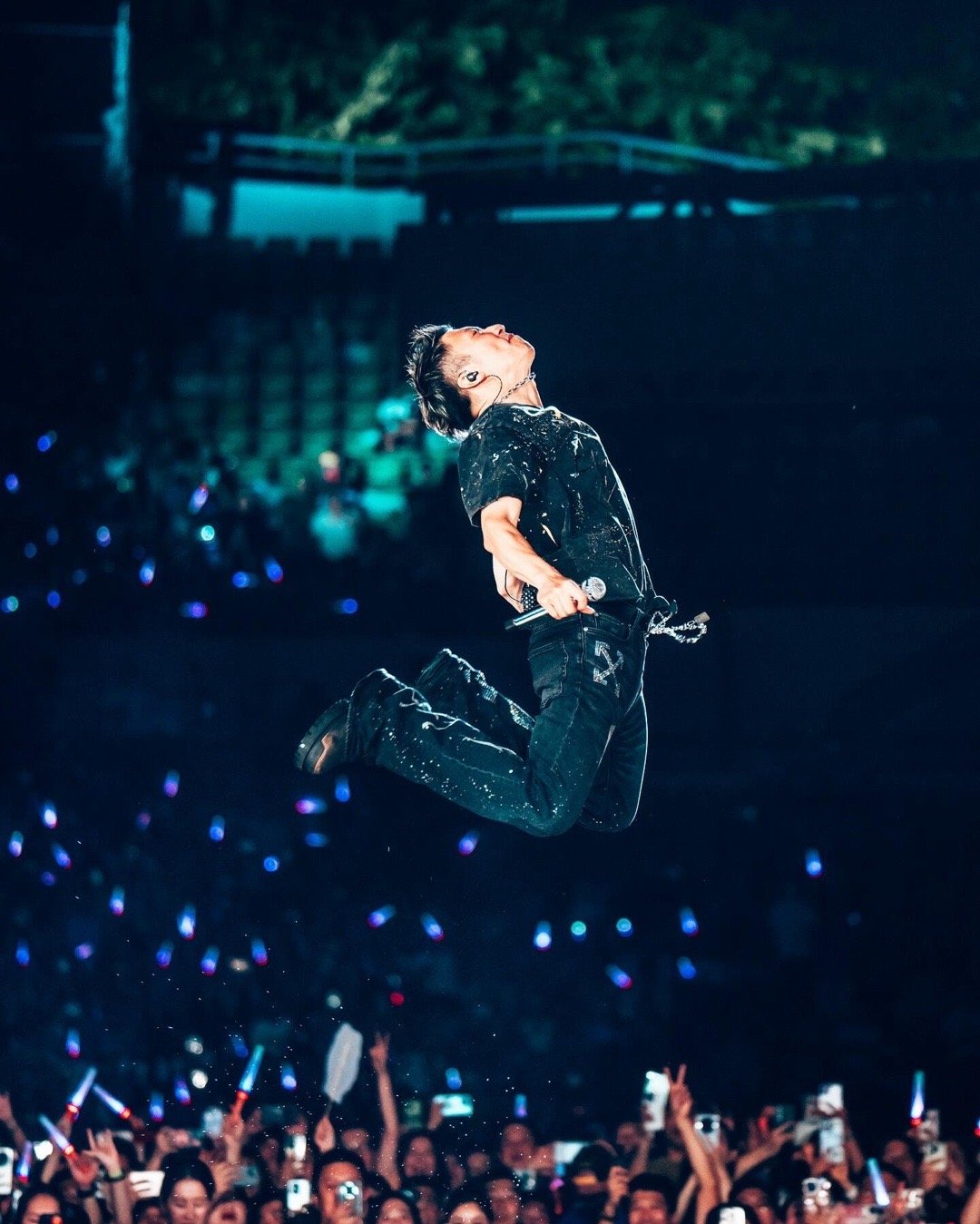 谢霆锋鸟巢演唱会官宣 谢霆锋北京演唱会定了！5月30、31日鸟巢见！23年前他在