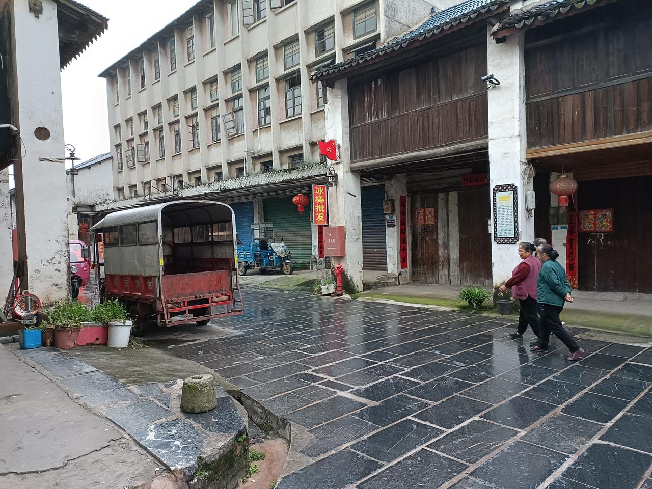 广西桂林市兴安县界首镇易家巷，明代前曾是永州府与桂林府交界之地，解放初时曾是广西