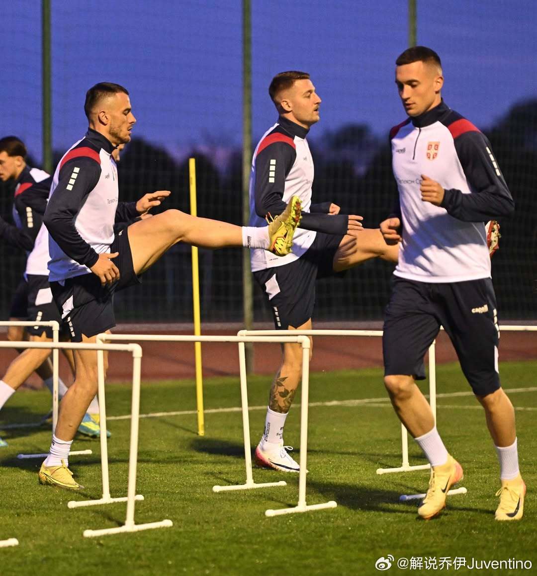 尤文图斯国际足联比赛日 在无人在意的小角落的三位...