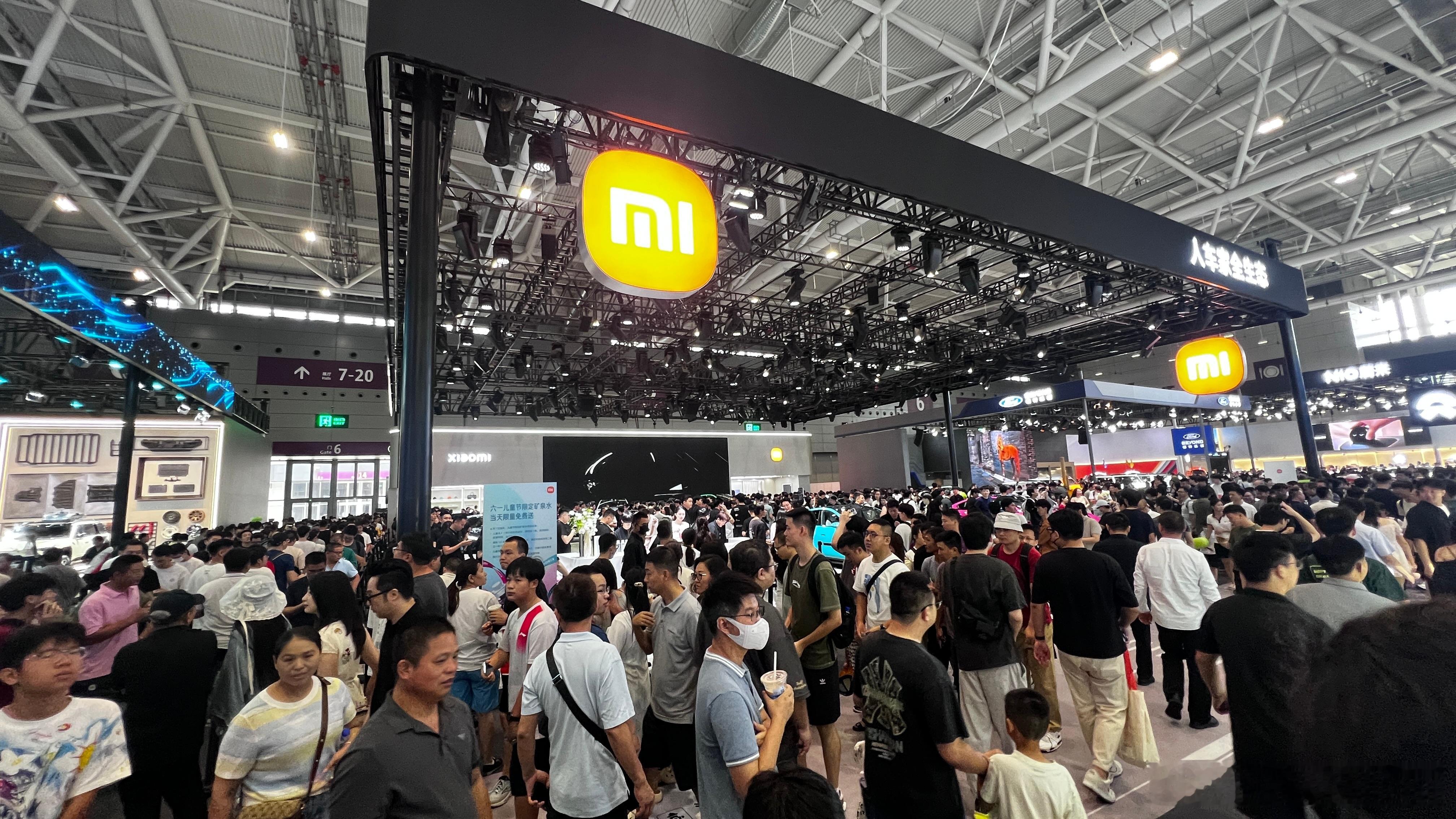 不得不说，小米展台还是人气最高的！排队都得30分钟。小米汽车粤港澳大湾区 ​​​
