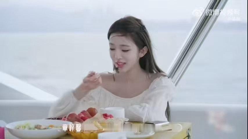 雷童的择偶观主打一个细到发丝雷总不看脸看发质喜欢你我也是  雷童这个择偶标准一出