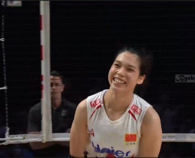 女排中国女排vs美国女排 小庄这两分真漂亮加油加油！ 