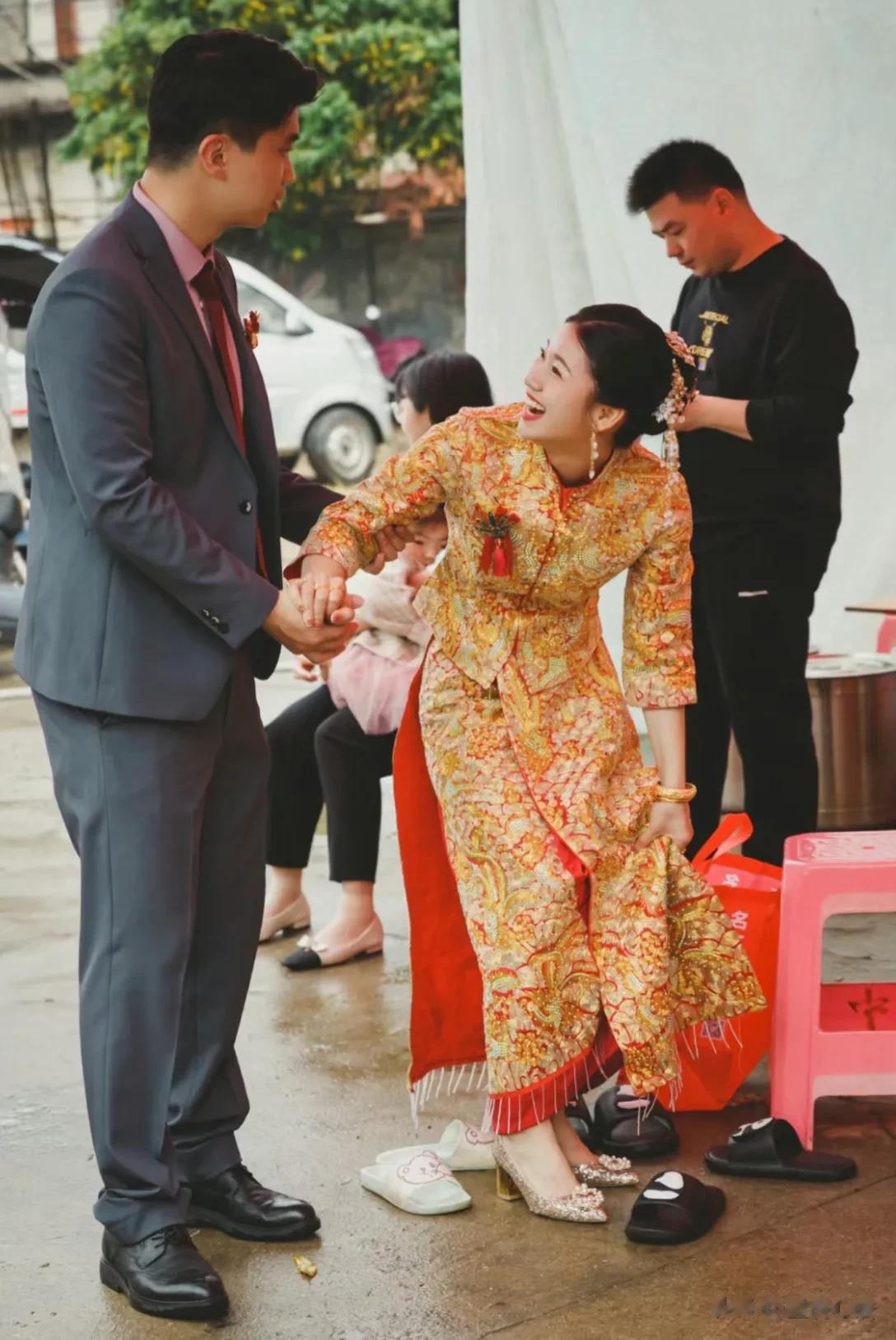 充满人间烟火气的农村婚礼流水席！！！
闽南独有的婚礼流水席
流水席是宴席的一种叫