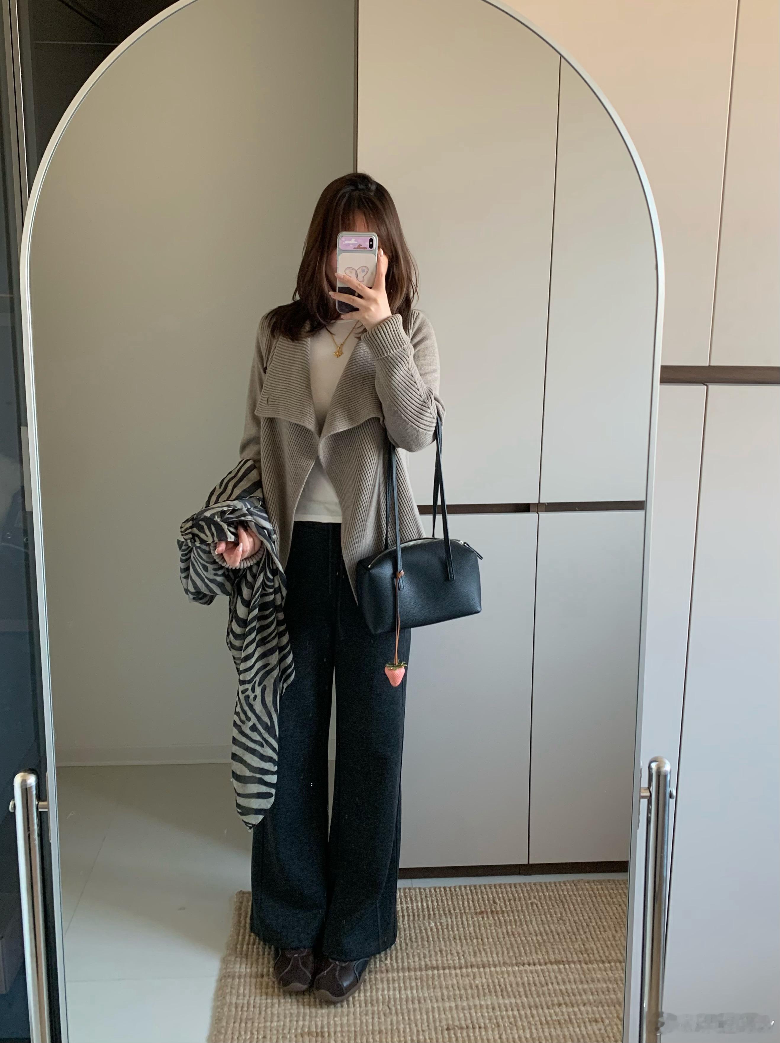 摩卡色翻领大毛衣搭配图，时髦女人[酷] ​​​