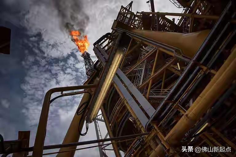 战火烧到中东能源心脏，这局势可太乱了。以色列挑起、美国被绑票的这场能源战火，把美