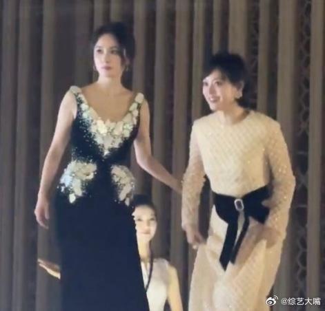 杨幂少女时代的英雄主义 杨幂的少女英雄感绝了！白玉兰晚宴扶杨紫、孙俪，拉杨紫到身