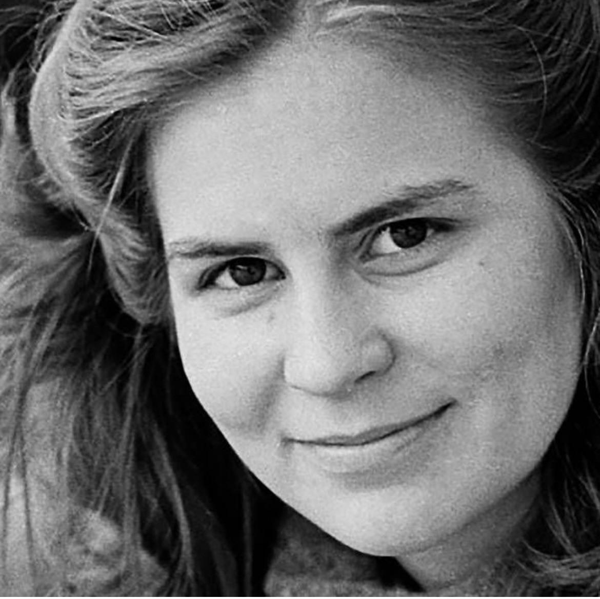 1997年，记者乔迪·罗伯茨失踪12年后在阿拉斯加被发现。她有了新身份、新家庭和