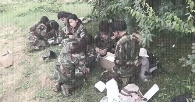 功亏一篑！缅甸叛军女兵发射FPV自杀式穿越机，差点干掉了缅甸空军雅克-130教练
