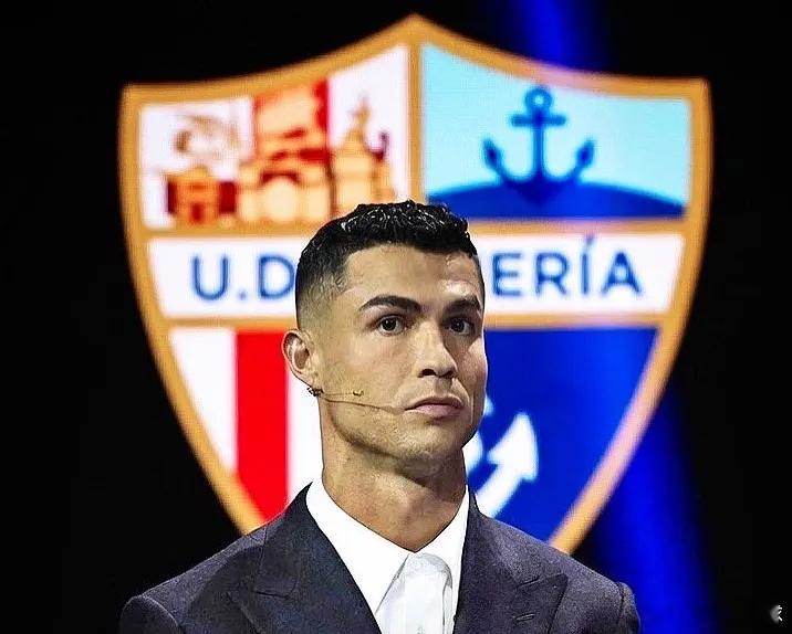 C罗收购西乙阿尔梅里亚25%股份，或将以球员+老板的身份回归西甲！近日，西乙阿尔