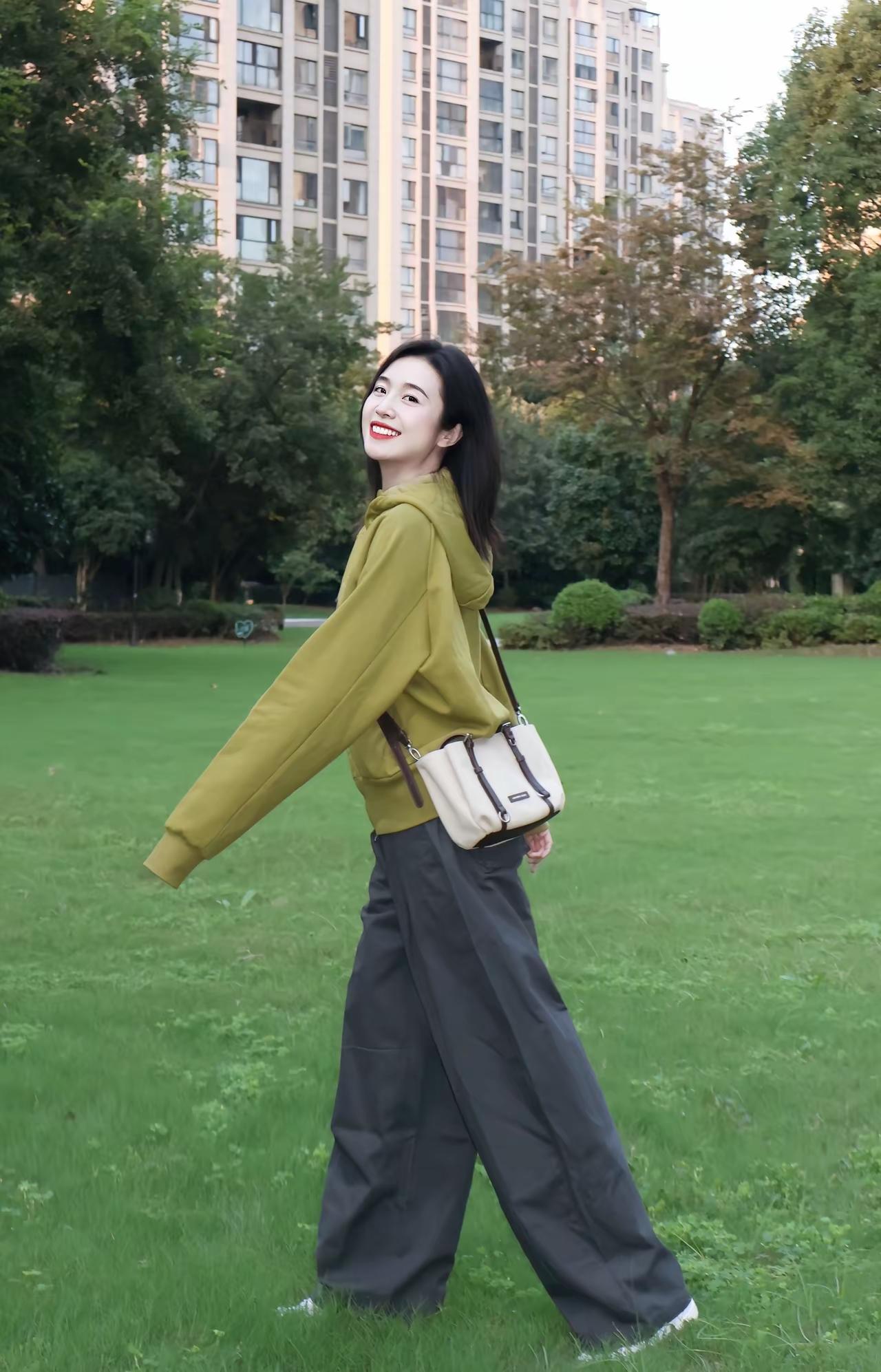 晒图笔记大赛为什么大多数人喜欢少妇了 年轻漂亮穿搭分享 穿搭美照分享 美妞们日常
