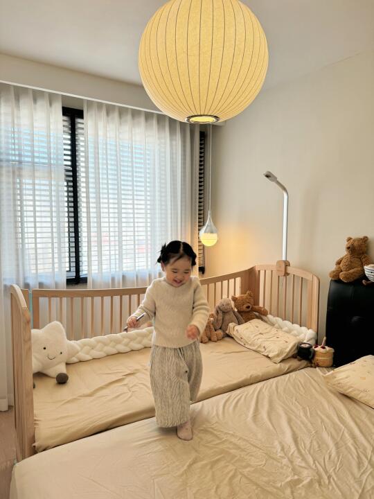 婆婆说，不愧是年轻人 带娃也能偷懒了～