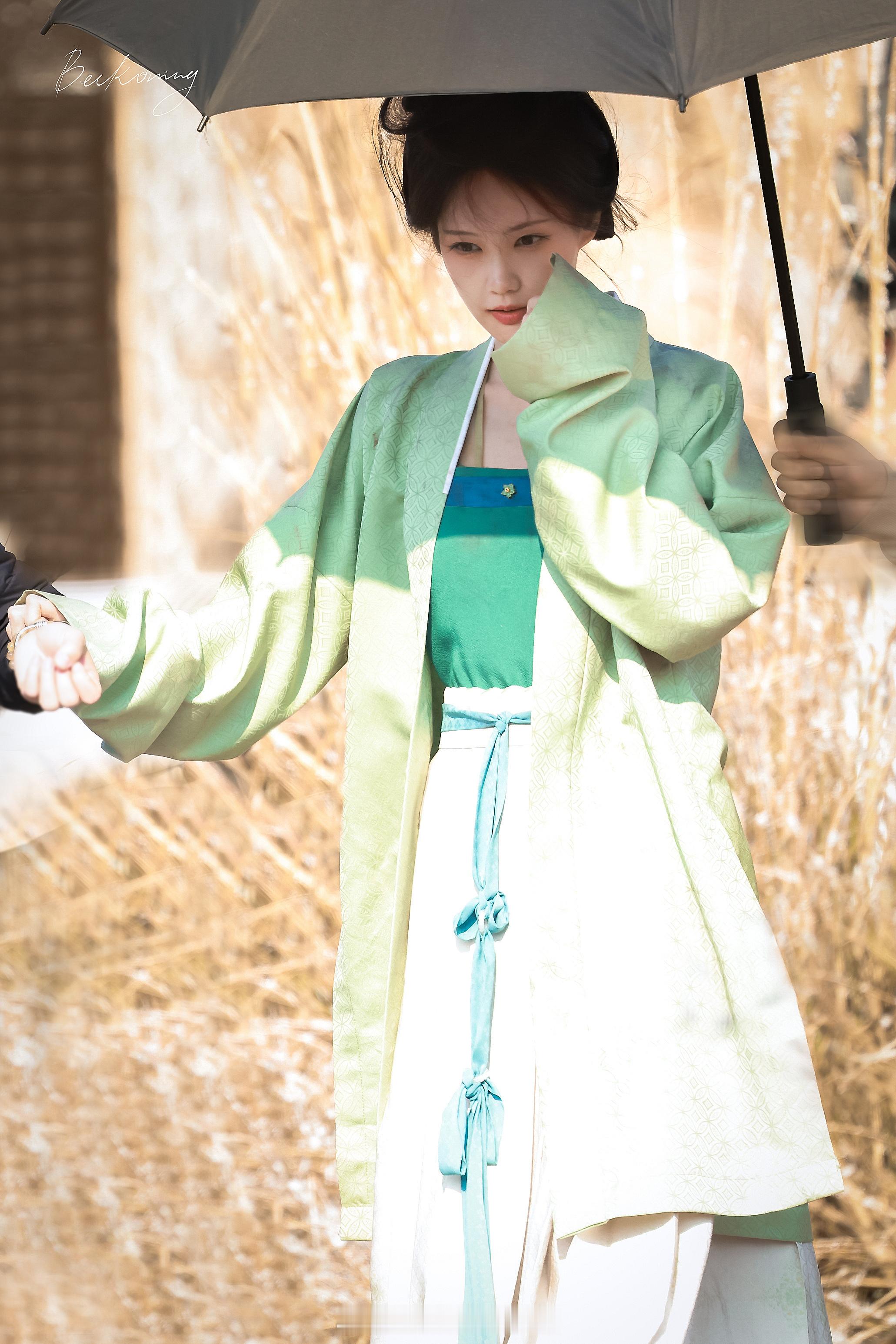 李一桐《金枝》今日路透，可爱的脏脏包雀儿，情人节快乐 