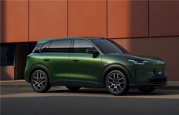 内蒙古和林格尔一个地方，聚集了111家算力中心。
北京只有2家。
大家聊起来都说