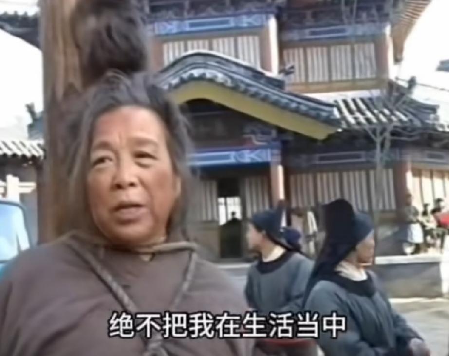 王婆被五花大绑受访这段，好神奇！

李明启老师怎么可以这么淡定，被绑着也能侃侃而