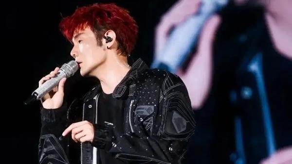 3月29日，李荣浩公开指责单依纯深圳演唱会未经授权翻唱《李白》引发热议。30日凌