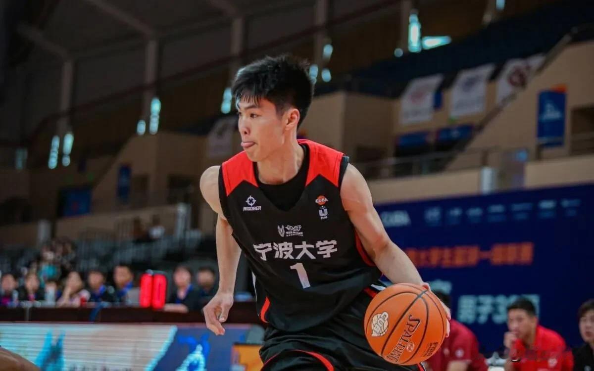 “榜眼郎”王凡懿


宁波大学王凡懿，
抢断称王几人敌？
入选国家男二队，
未来
