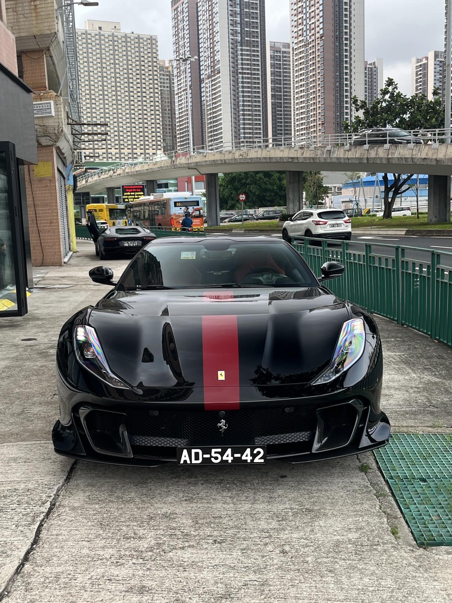 转角遇到的812 Competizione Aperta