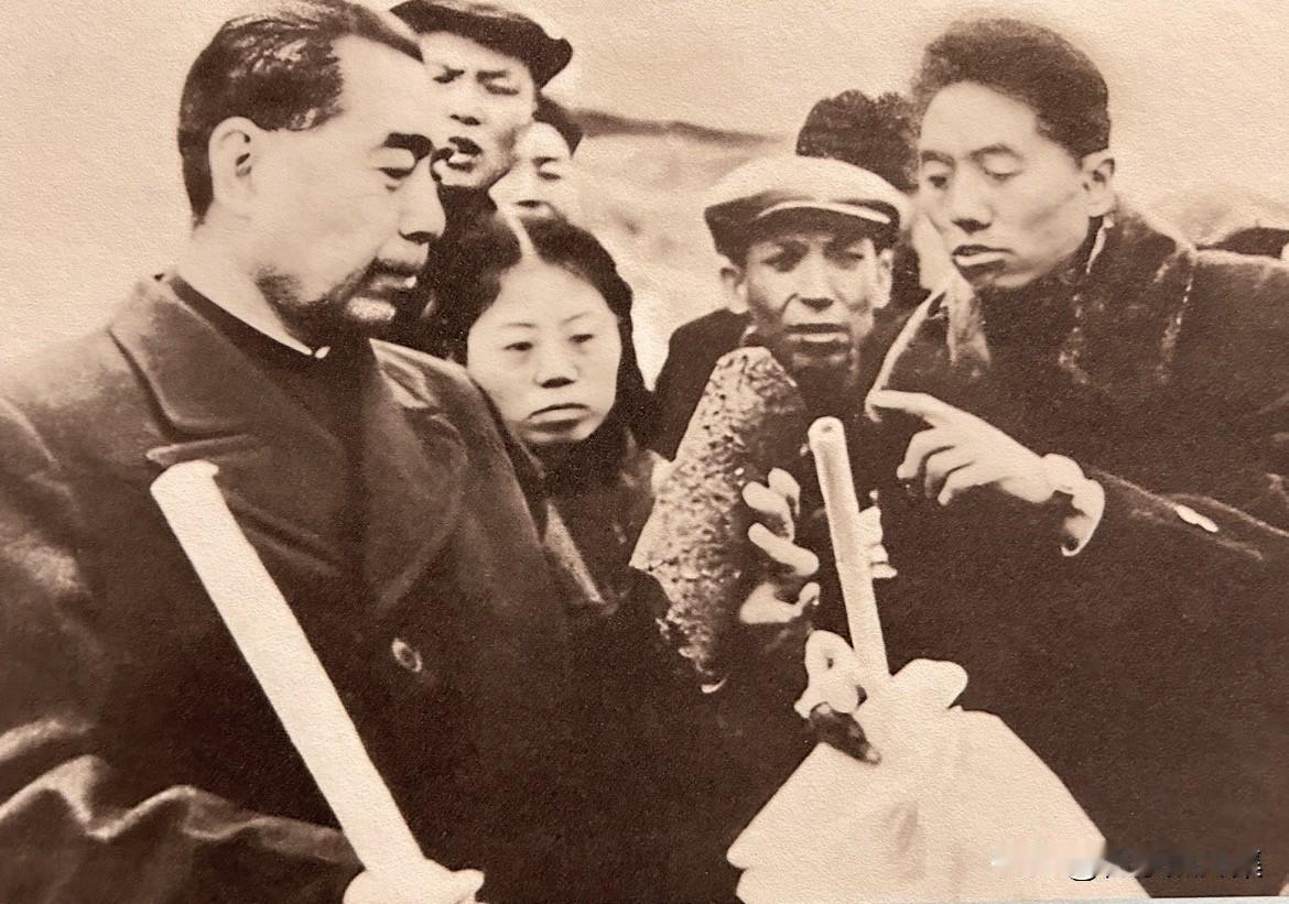 1958年初，刘广润向周恩来总理汇报中堡岛地质情况。周恩来总理对地质考察极为重视