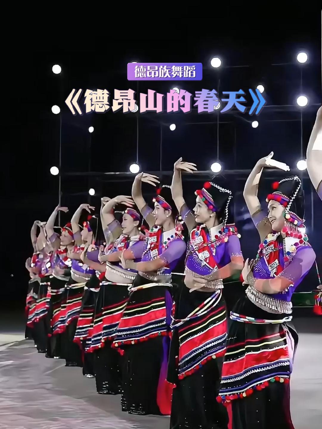 这次“与辉同行阅山河云南行”
三个晚上共演出13个节目
其中两个节目是小贝、鹏鹏