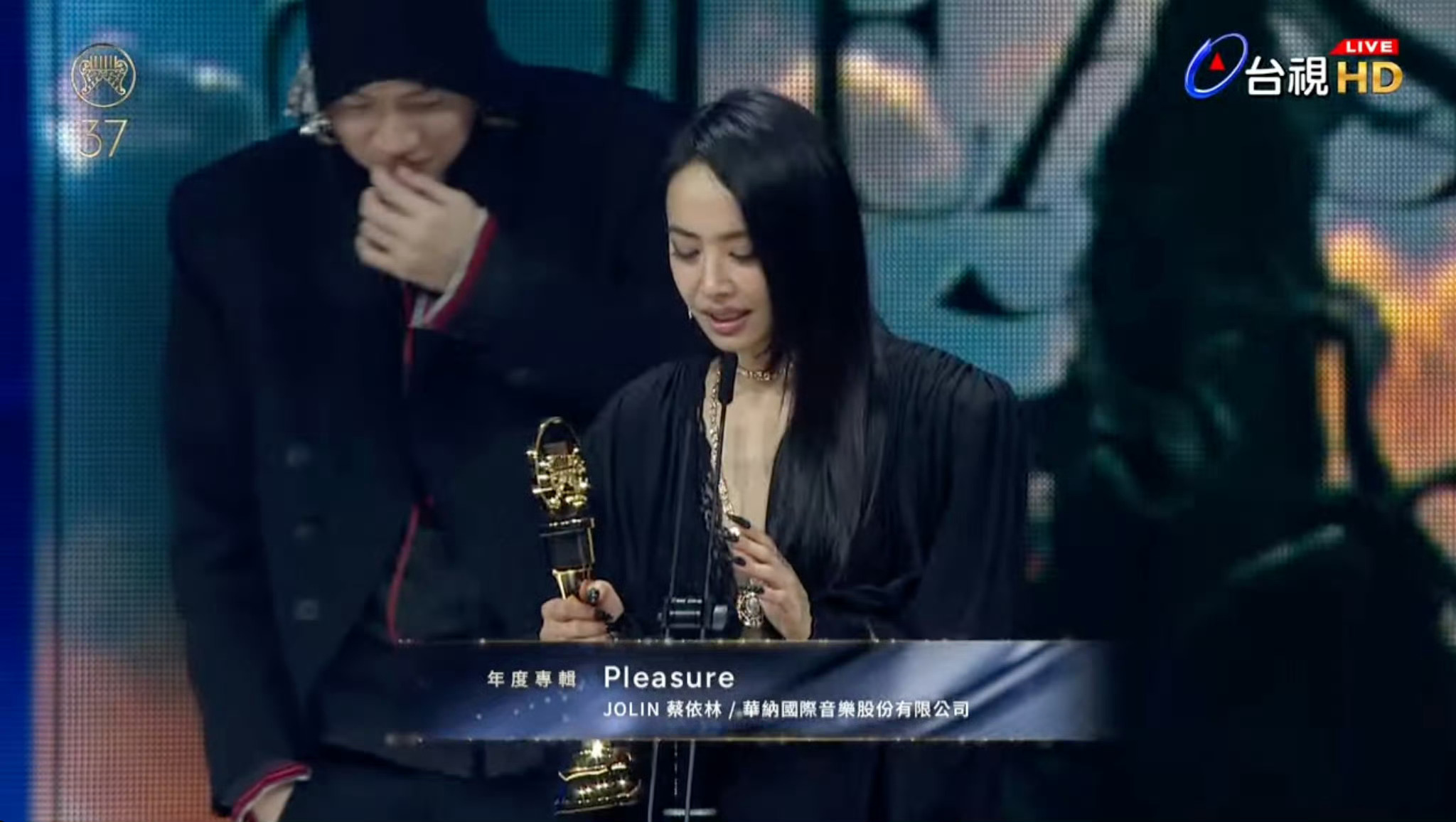 第37届金曲奖 年度专辑奖《Pleasure》蔡依林上一年度最棒的华语专辑，值得