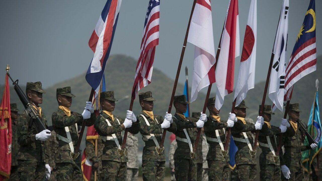 混合战开打，30国侵害中方利益，强敌全部上榜，中方反手征税75%。李嘉诚出售港口