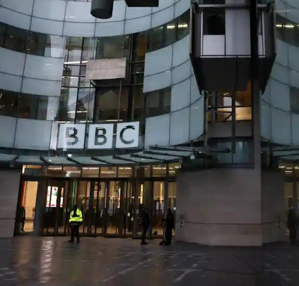 扭曲特朗普演讲丑闻发酵 BBC总裁和新闻主管辞职
     BBC总裁蒂姆·戴维