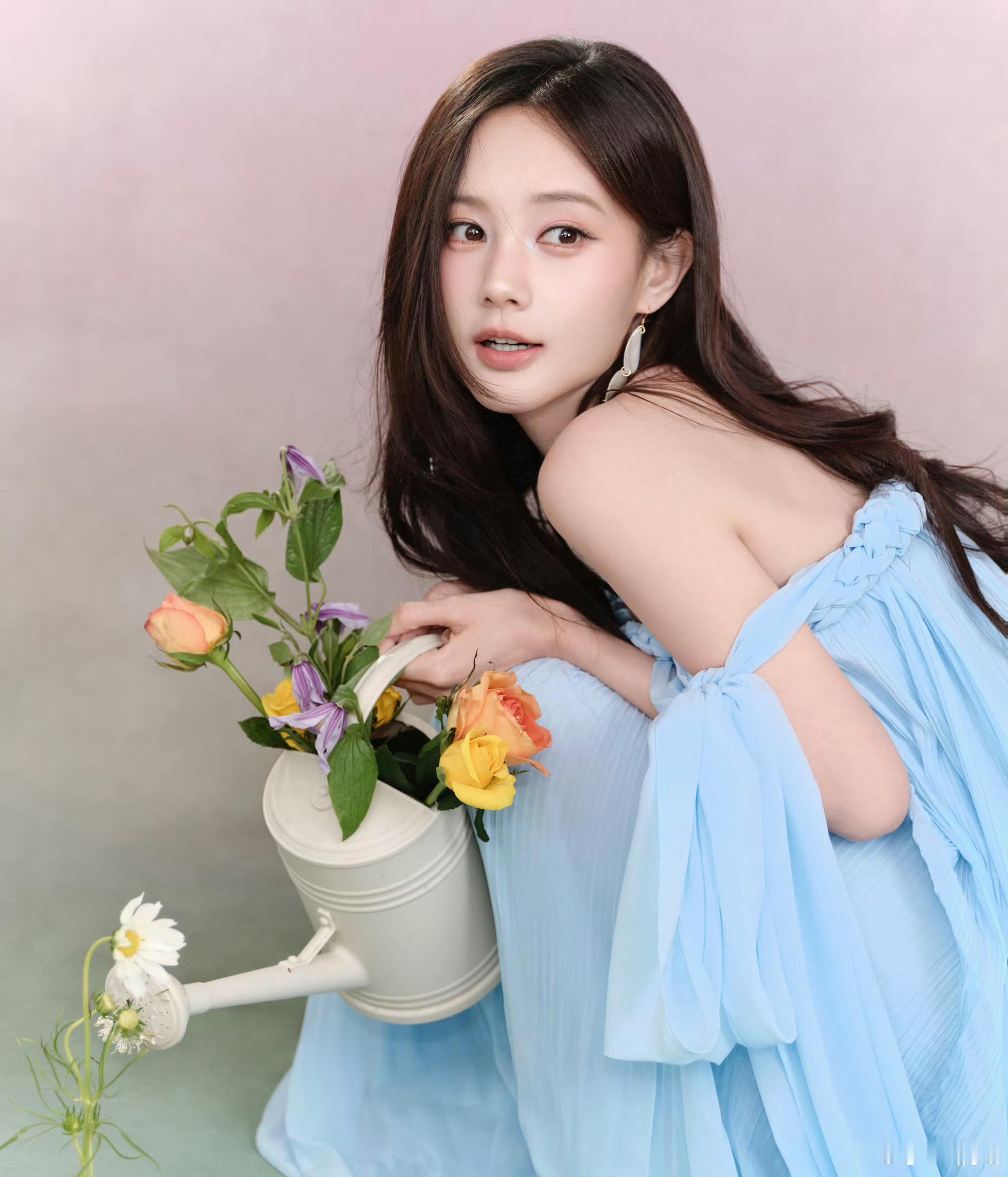 李一桐晒庆生照李一桐生日十八宫格李一桐生日十八宫格，好美呀，哇哦 ​​​