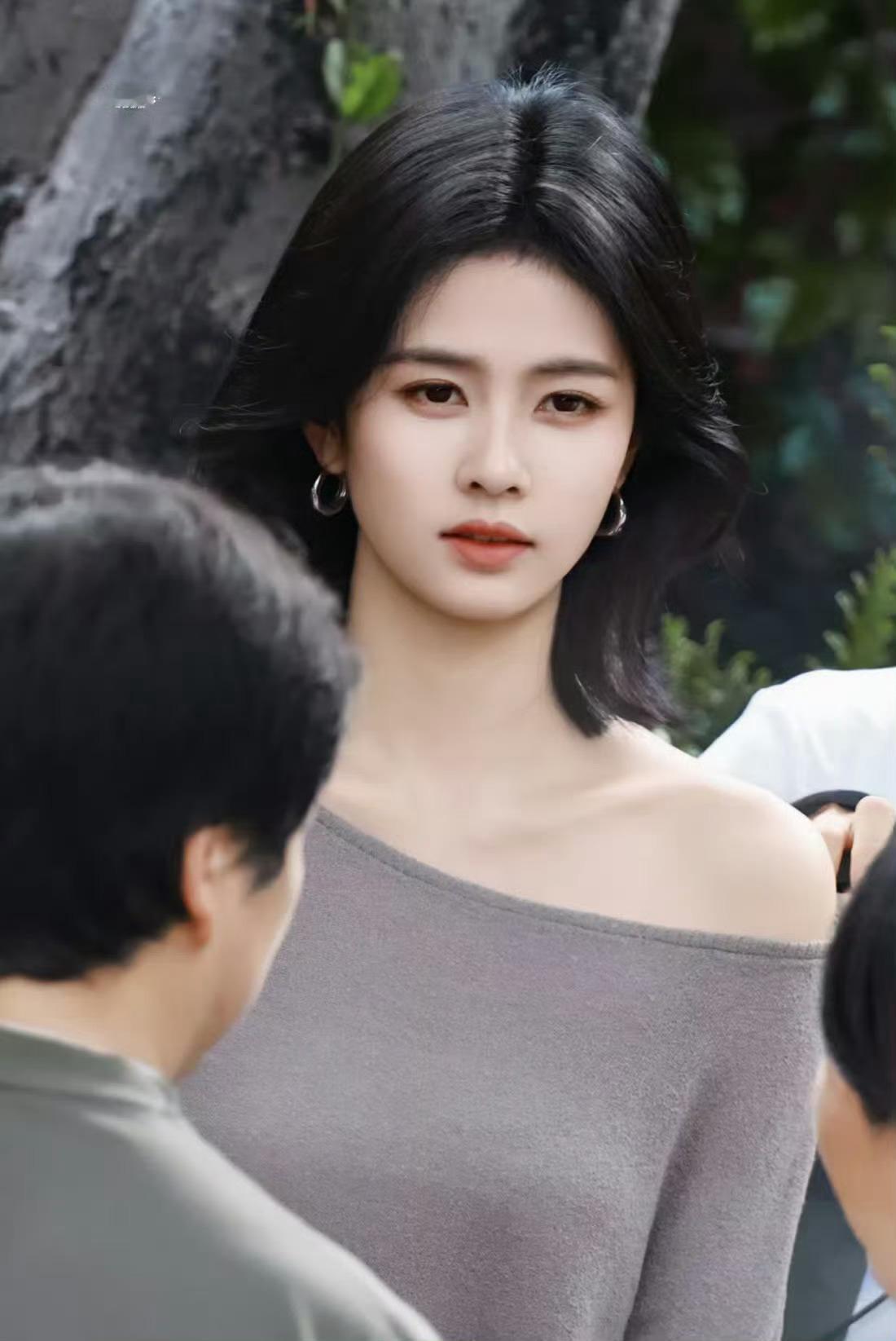 白鹿  🩵白鹿王韵娜 🩵白鹿开到荼蘼 ﻿ 今天韵娜好像有点生气了