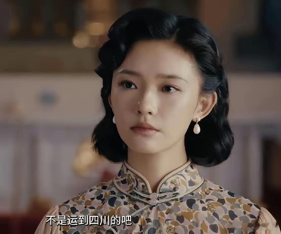《足迹》我的天呐，刚开播就被林允林允扮演的林斯允惊到了。没想到林允变得真是越来越