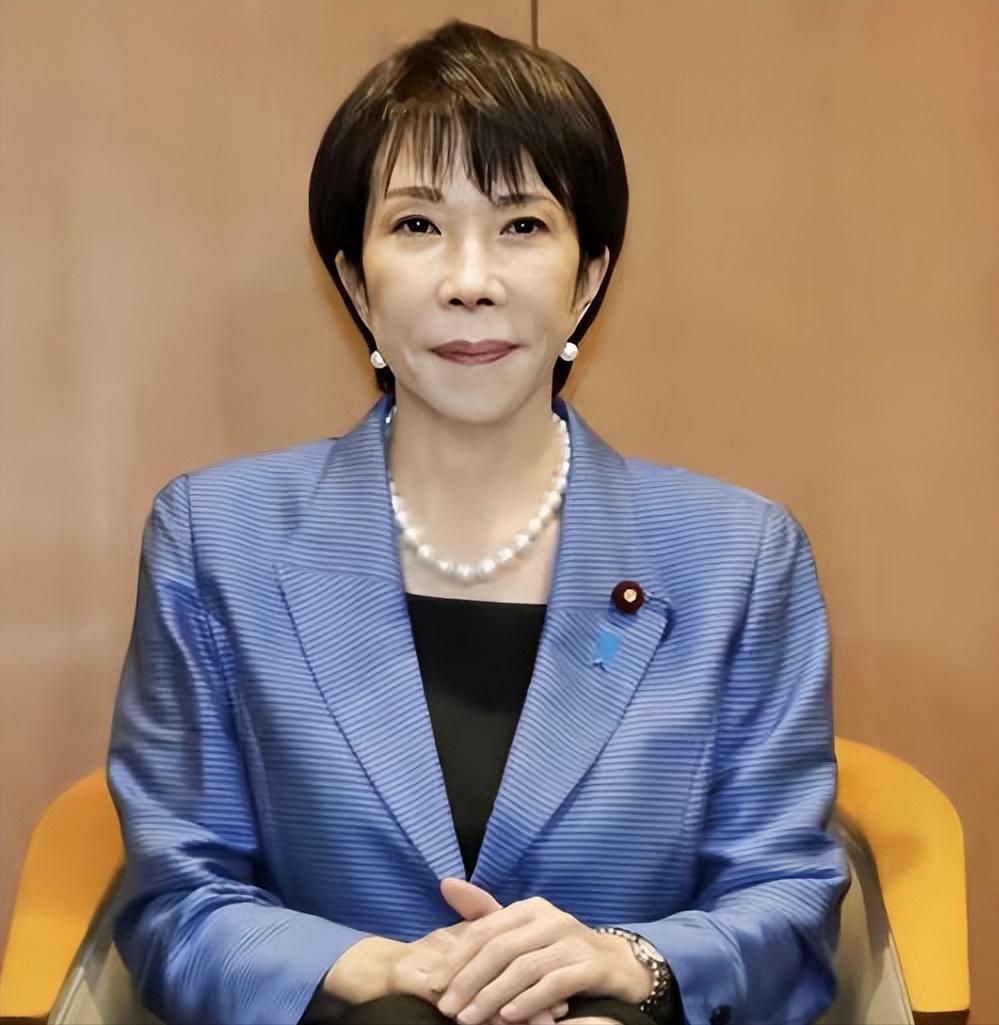 当不成首相了？日本民众集体抗议，高市被举报，美俄同时发出警告！
最近日本的局势越
