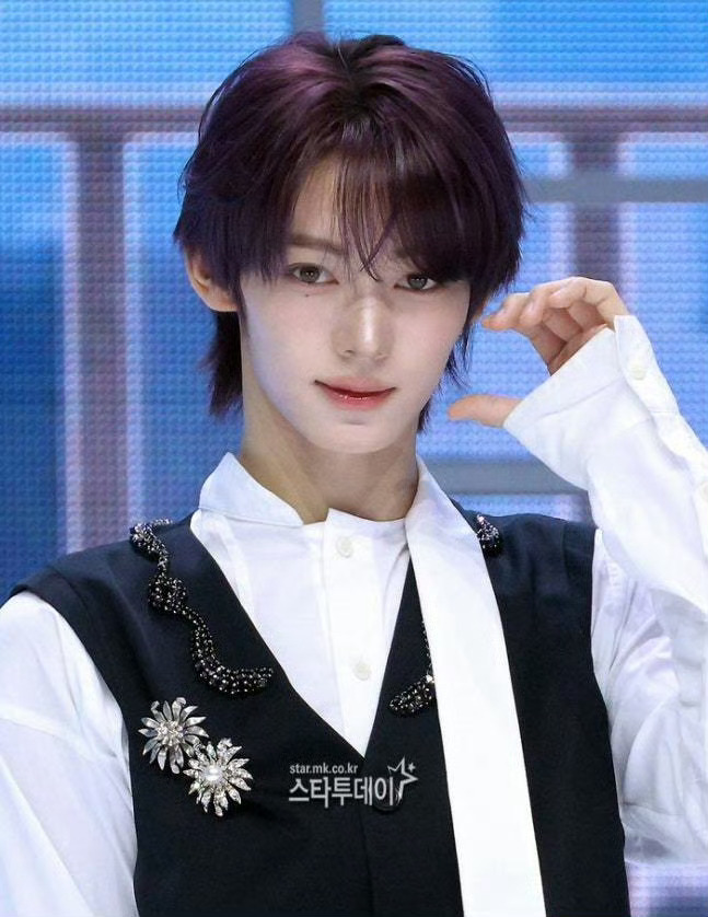 有什么心事可以跟韩振的新闻图说韩振紫发