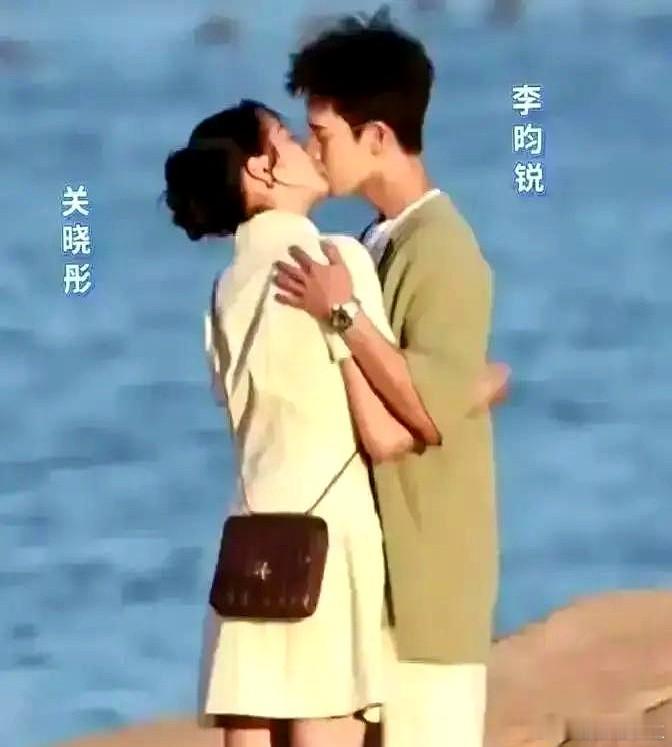 别再吹什么八年长情了，账算不明白，感情就是坏账。 关晓彤新剧《耀眼》签了对赌，热