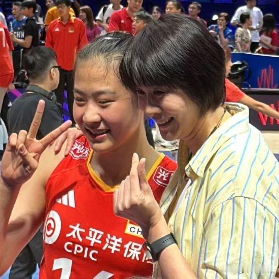 再夸“小赵蕊蕊”王奥芊，中国女排副攻超级新星，前途无量！
中国女排3-2逆转美国
