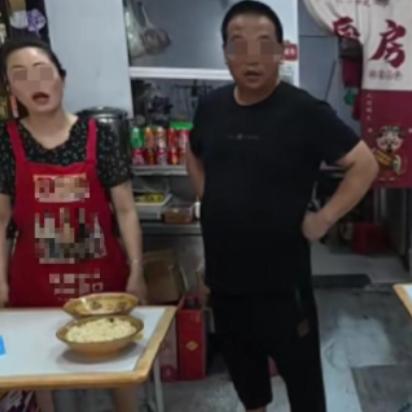 “格局太小！”谁能想到，仅因为9毛钱，苏州一对开面馆的夫妻，硬是在24小时之内，