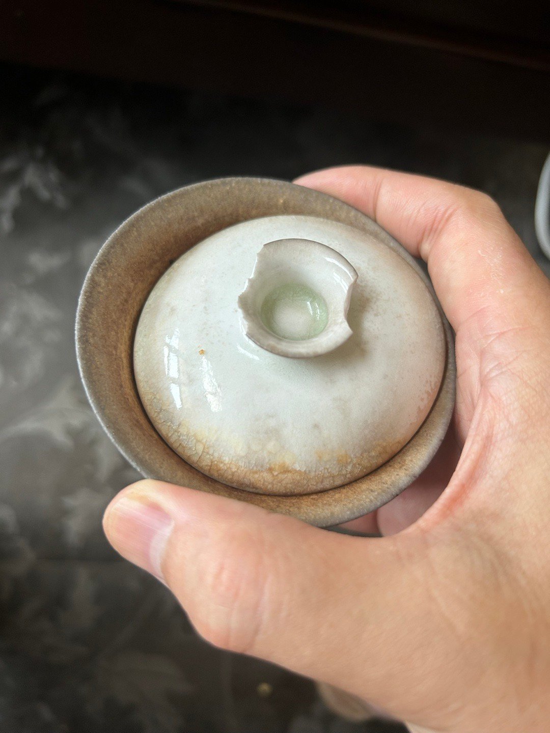 我很喜欢的柴烧盖碗摔了，一般你们遇到这样的事，是不是扔了就算了？我一看还能用，就