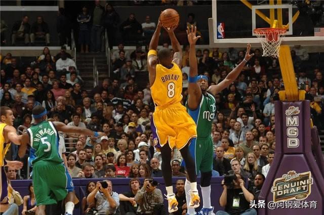 遇到阿德巴约这样刷分创造历史的机会，99%的都会继续刷，人之常情。

科比就是那